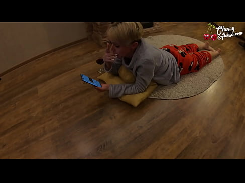 ❤️ Hullu blondiin imeb tohutut munni ja hüppab selle peal - anaalseksiga Pornovideo at porn et.wassell.ru ❌